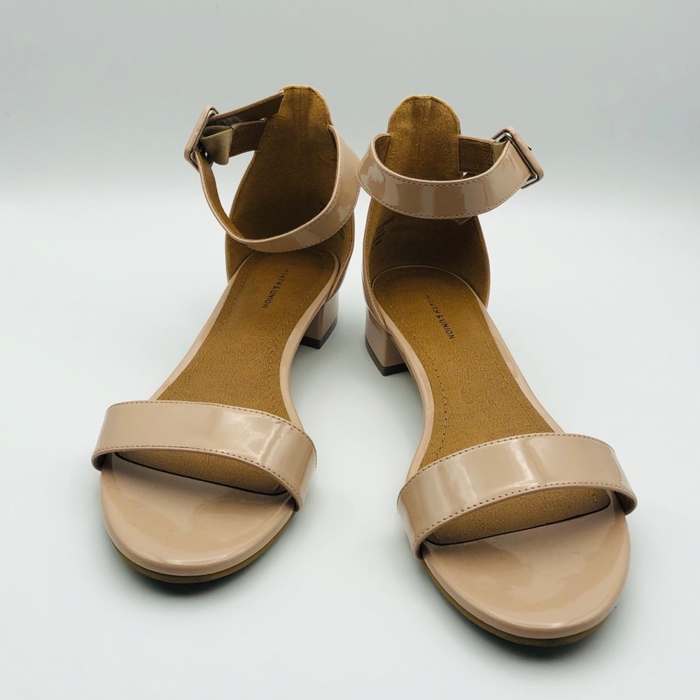 — 14 TH & UNION Beautiful Sandals